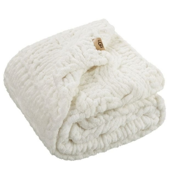 UGG Bedding Retired Ugg Chunky Knit Clemens Throw Blanket 5 X 70 In